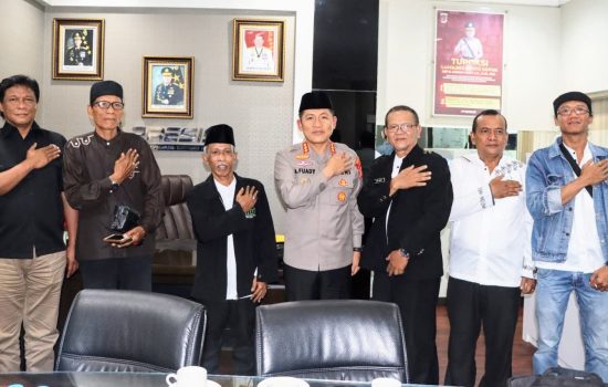Kapolrestro Depok Kombes Pol Ahmad Fuady bersama unsur pimpinan MT Balwan Depok di Mapolrestro Depok, Rabu,(8/2)